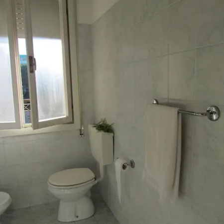 Large For Up To 9 Guests - Great Location - Including Place