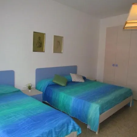 Large For Up To 9 Guests - Great Location - Including Place *