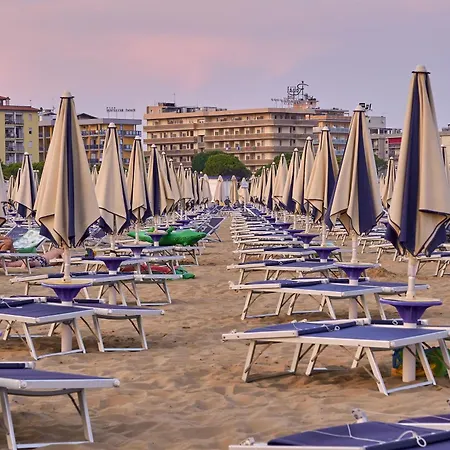 Large For Up To 9 Guests - Great Location - Including Place شقة بيبيوني